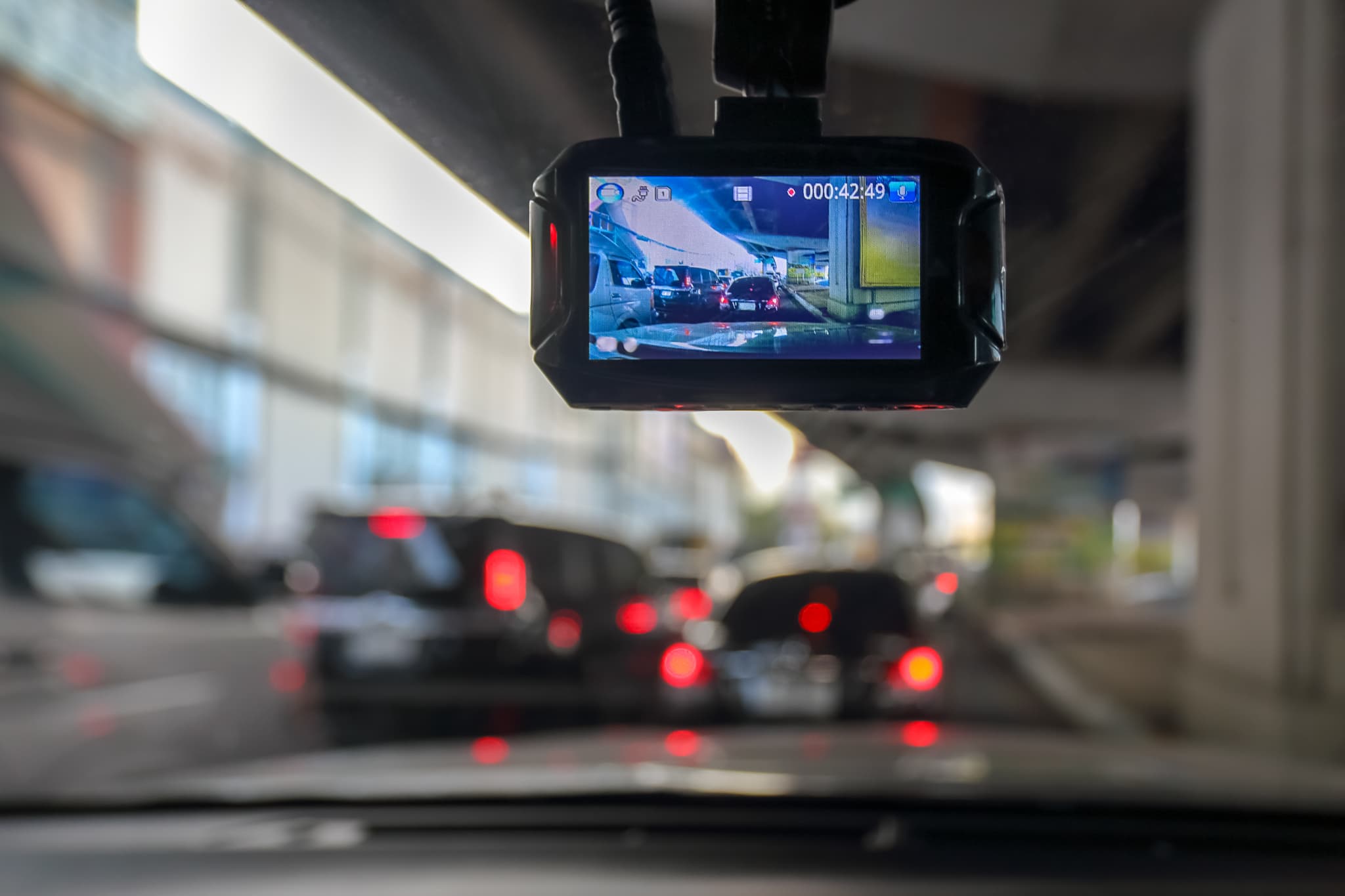 車内に設置されたドライブレコーダー